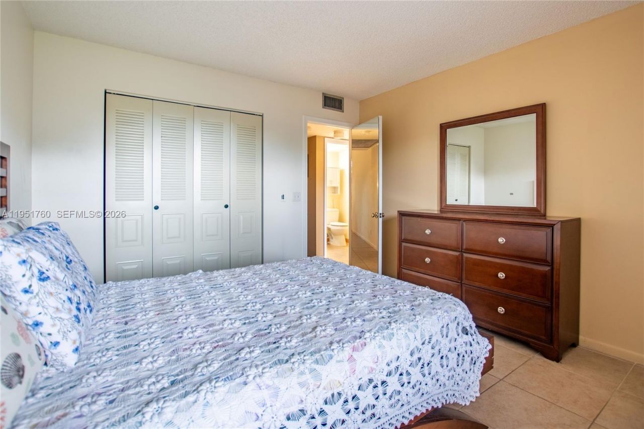 13475 SW 9th St, Unit 410A, Pembroke Pines, FL 33027 Photo