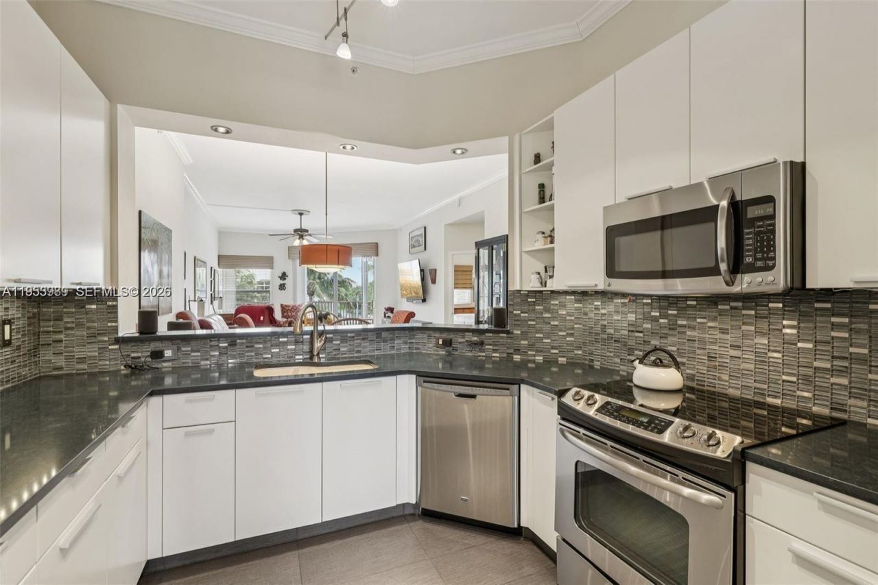 7694 Granville Dr, Unit 412E, Tamarac, FL 33321 Photo