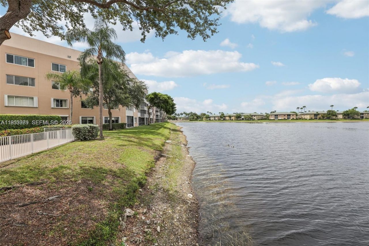 7694 Granville Dr, Unit 412E, Tamarac, FL 33321 Photo