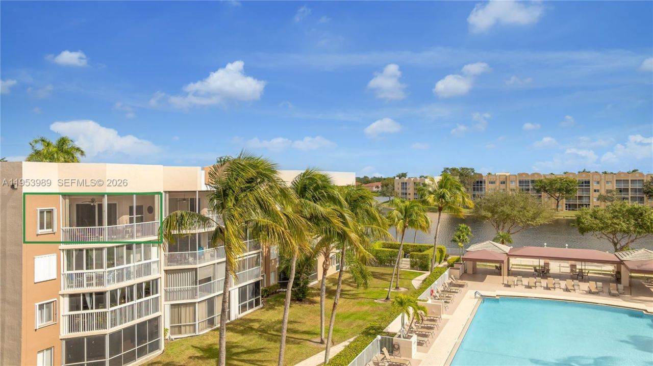 7694 Granville Dr, Unit 412E, Tamarac, FL 33321 Photo