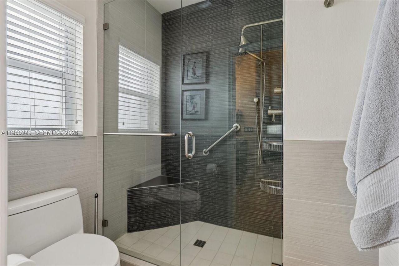 7694 Granville Dr, Unit 412E, Tamarac, FL 33321 Photo