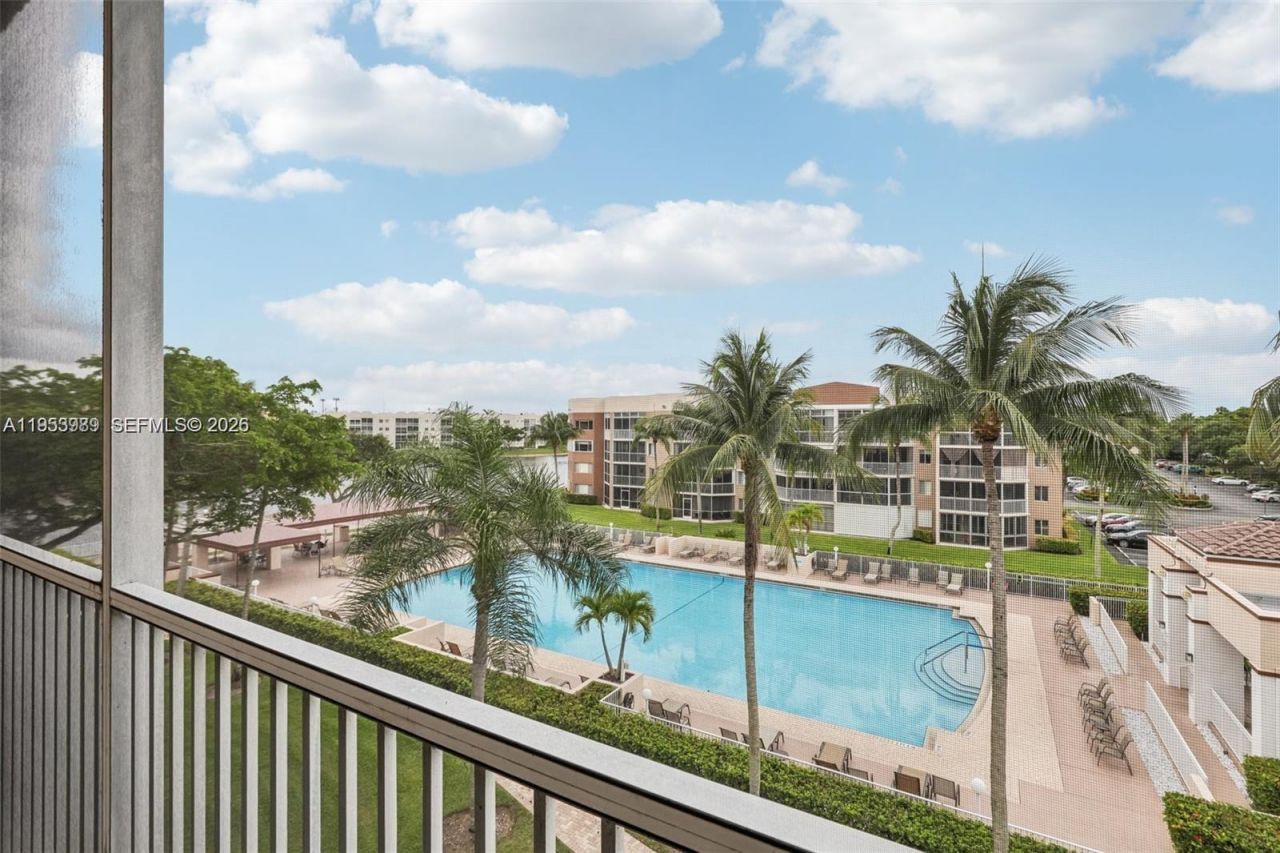 7694 Granville Dr, Unit 412E, Tamarac, FL 33321 Photo