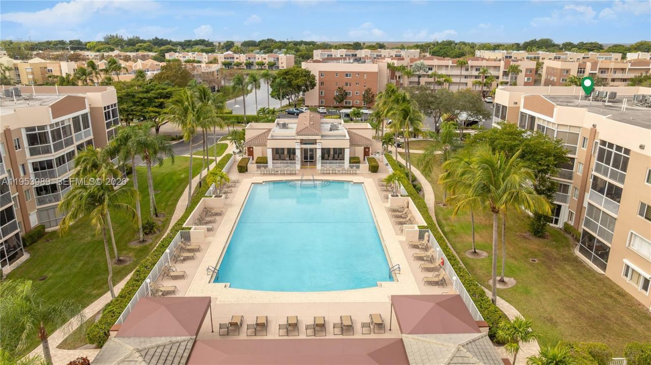 7694 Granville Dr, Unit 412E, Tamarac, FL 33321 Photo