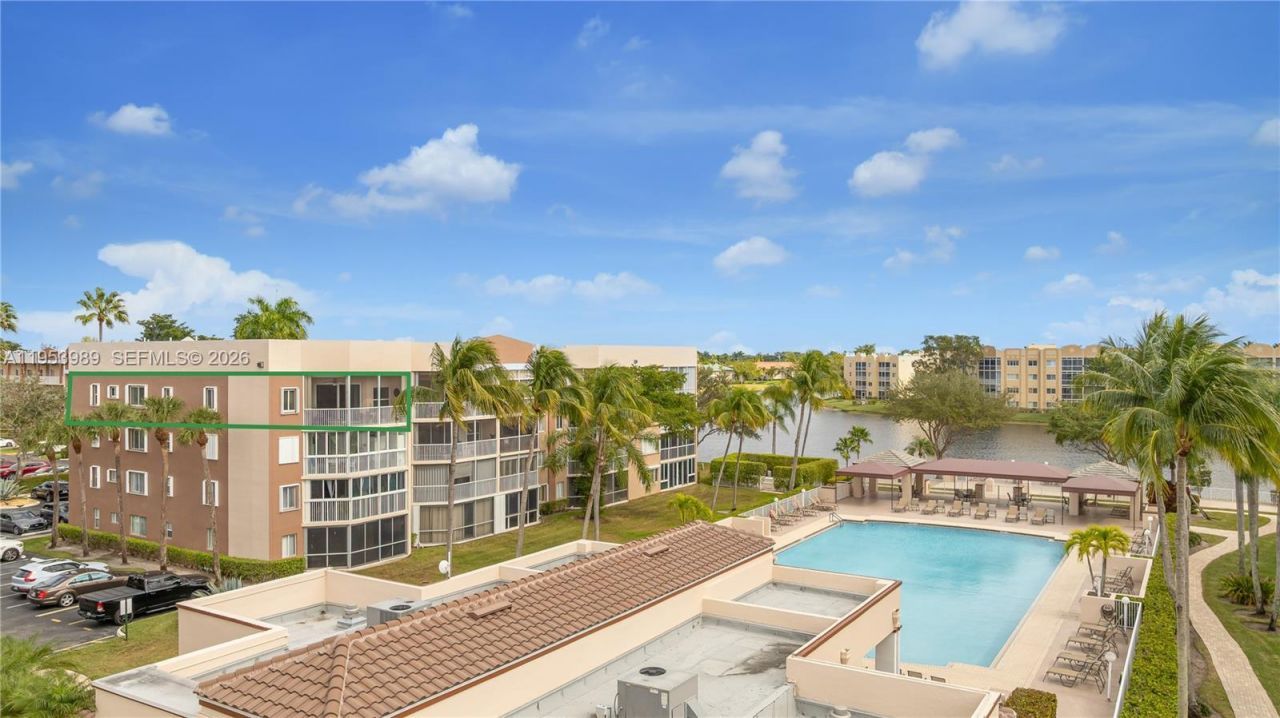 7694 Granville Dr, Unit 412E, Tamarac, FL 33321 Photo