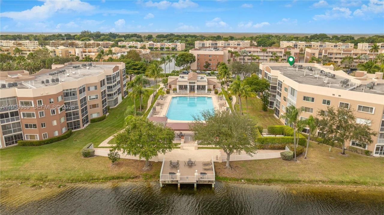 7694 Granville Dr, Unit 412E, Tamarac, FL 33321 Photo