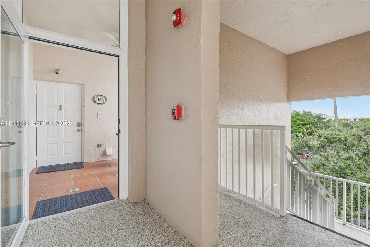 7694 Granville Dr, Unit 412E, Tamarac, FL 33321 Photo