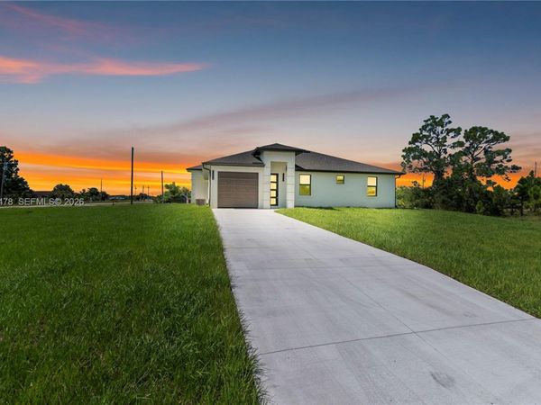 110-1112 Eisenhower Blvd , Lehigh Acres, FL 33974