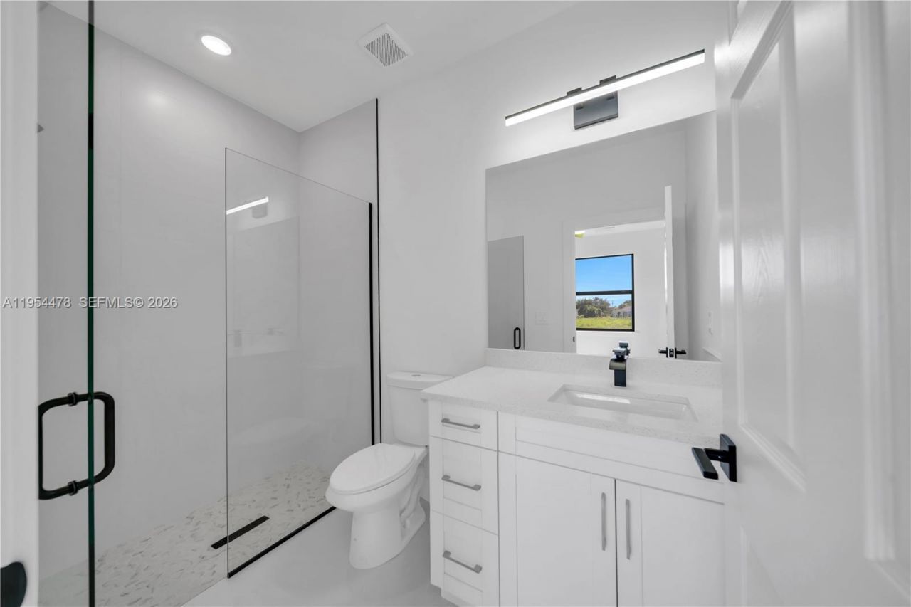 110-1112 Eisenhower Blvd , Lehigh Acres, FL 33974 Photo