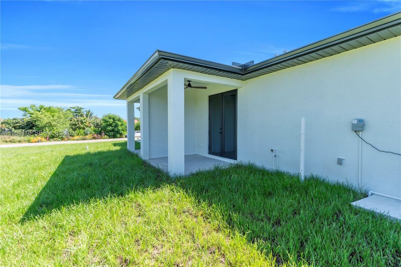 110-1112 Eisenhower Blvd , Lehigh Acres, FL 33974 Photo