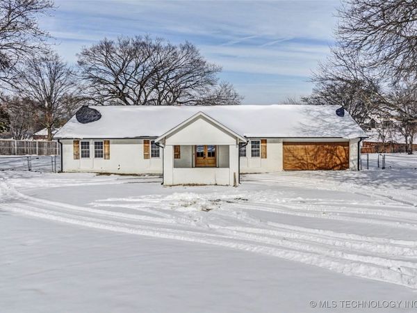 18415 S Hilltop Court, Claremore, OK 74017