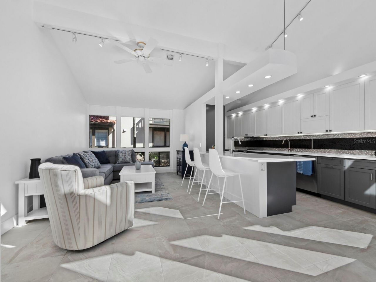 800 S Blvd Of The Presidents, Unit 19, Sarasota, FL 34236 Photo