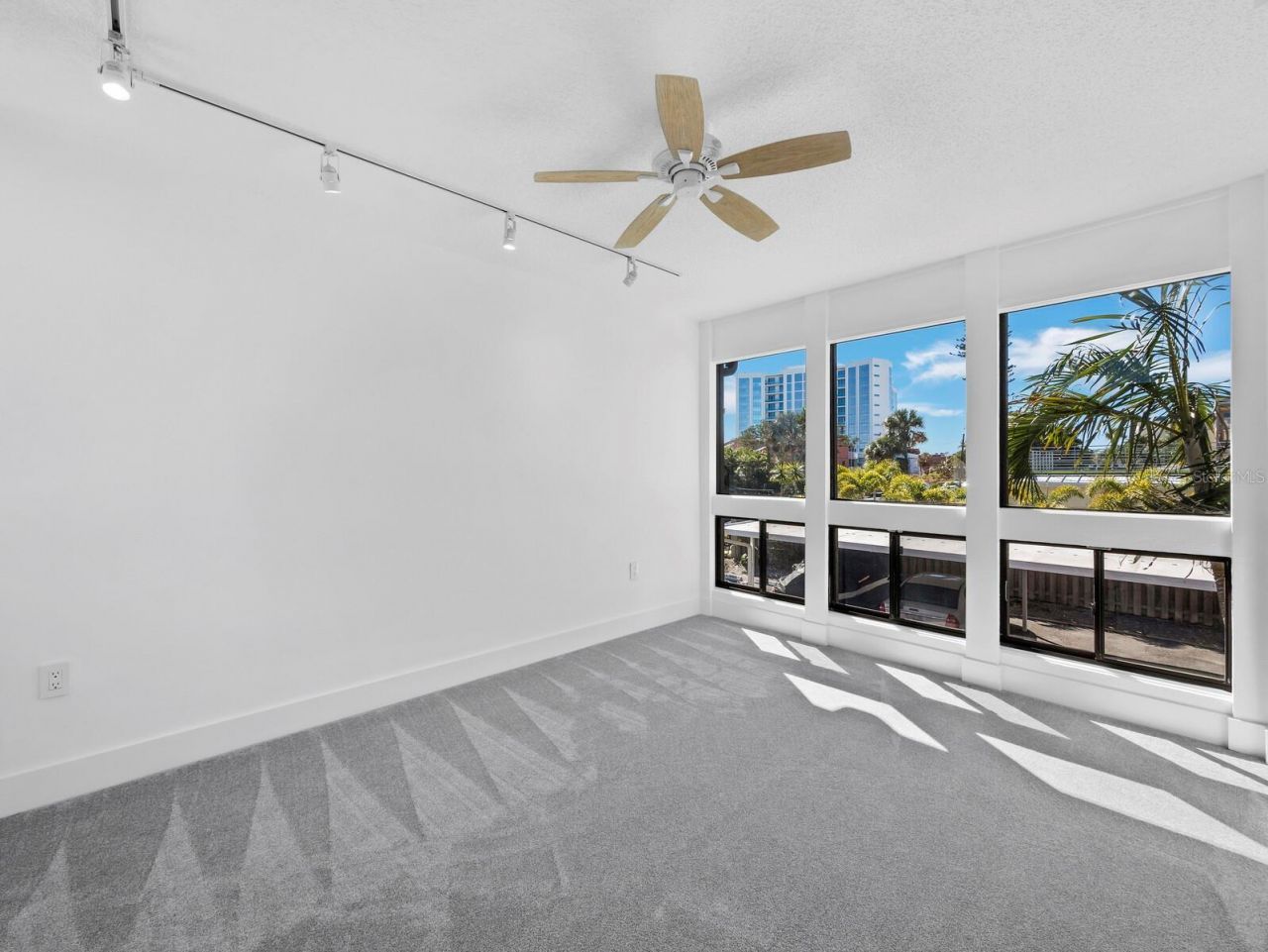 800 S Blvd Of The Presidents, Unit 19, Sarasota, FL 34236 Photo