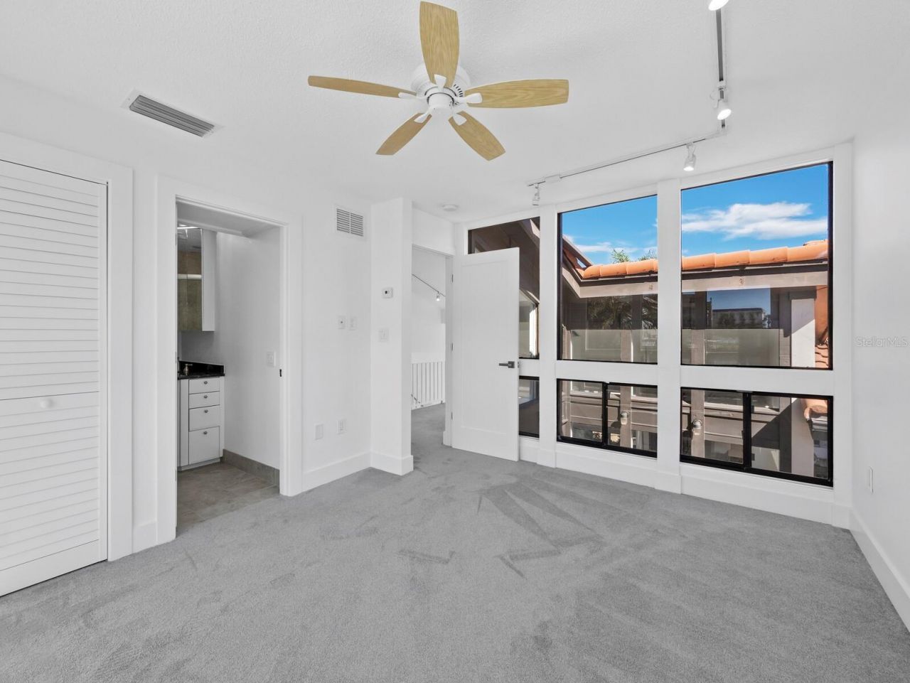 800 S Blvd Of The Presidents, Unit 19, Sarasota, FL 34236 Photo