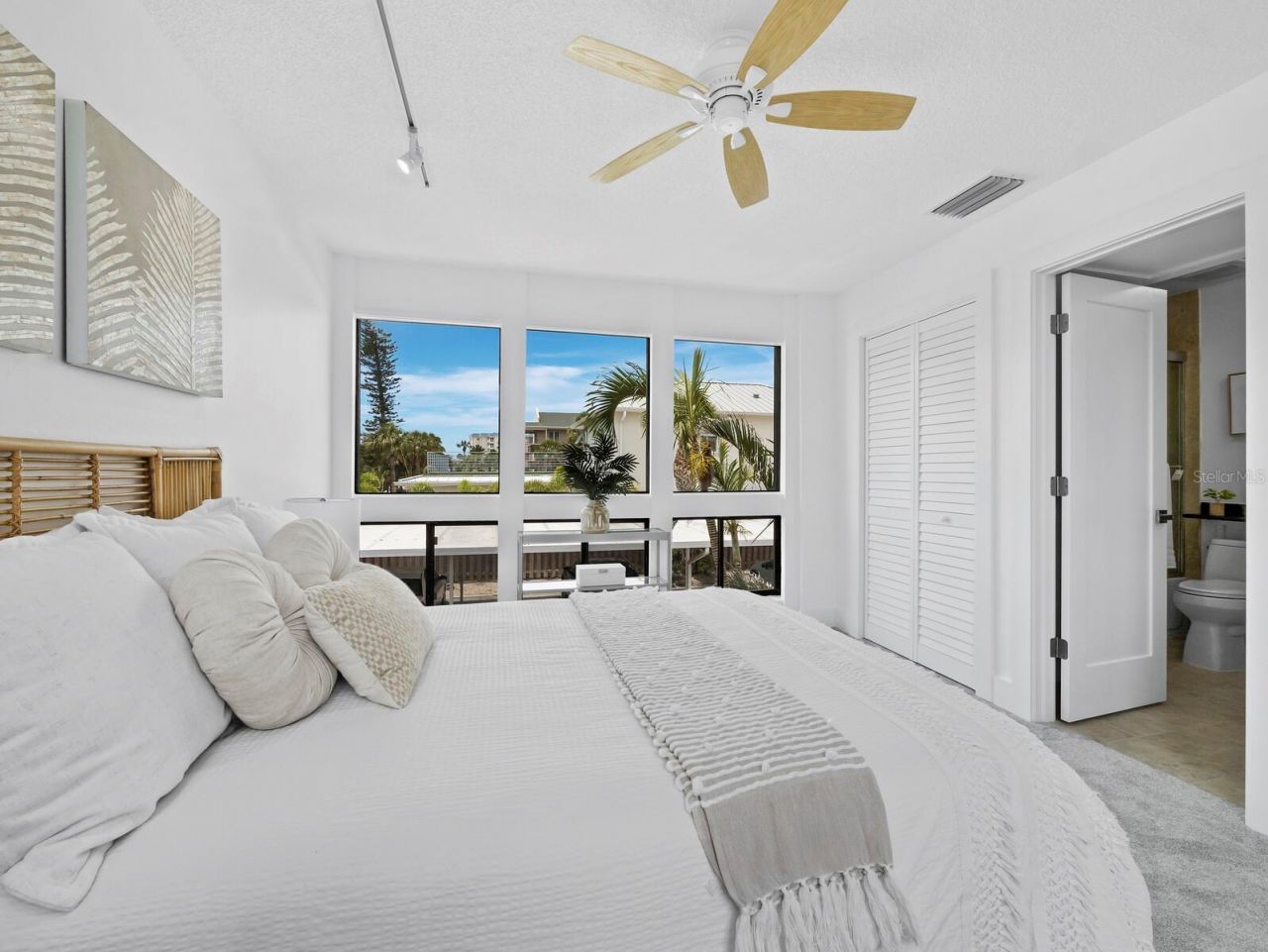 800 S Blvd Of The Presidents, Unit 19, Sarasota, FL 34236 Photo