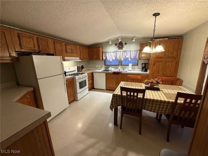 608 Patricia Avenue NW, New Philadelphia, OH 44663 Photo 3