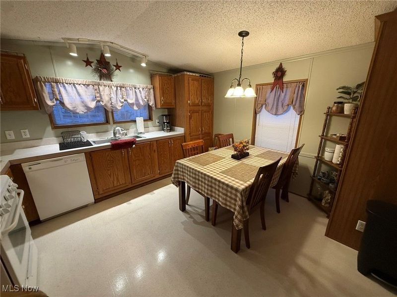 608 Patricia Avenue NW, New Philadelphia, OH 44663 Photo 4