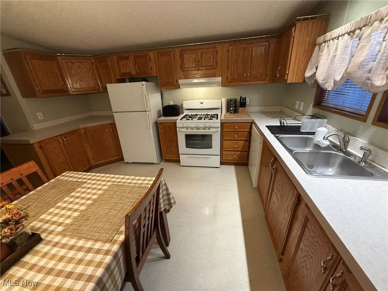 608 Patricia Avenue NW, New Philadelphia, OH 44663 Photo 5