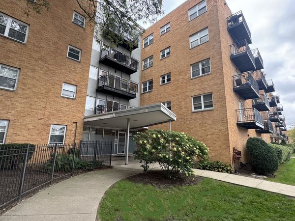 2501 W Bryn Mawr Avenue, Unit 201, Chicago, IL 60659