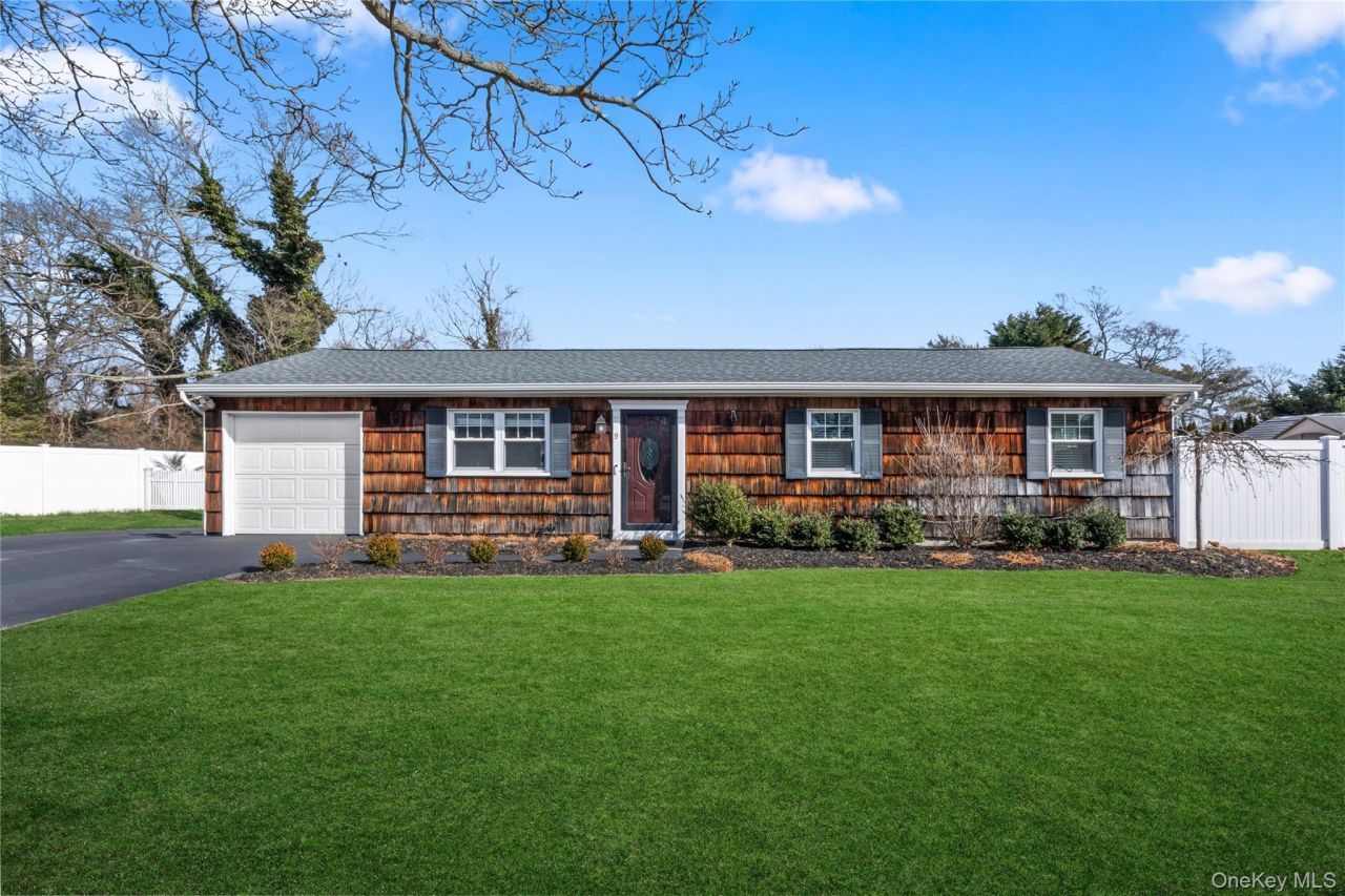 9 Golf Course Road, Bellport, NY 11713 Main Photo