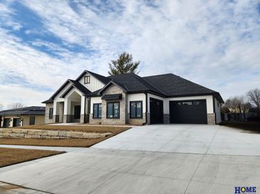 6326 Carveth Court, Lincoln, NE 68516