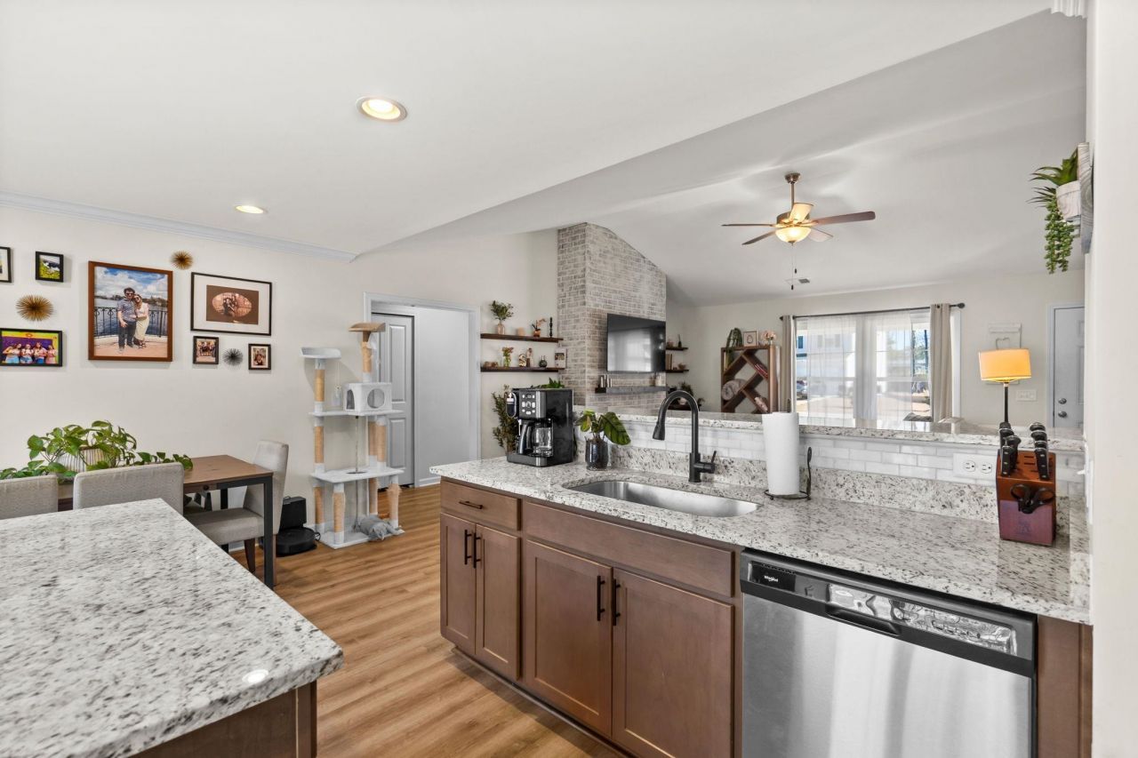 116 Kingston Bluff Dr. Photo 8