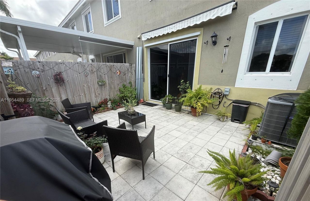 1043 SE 24th Ave, Homestead, FL 33035 Photo