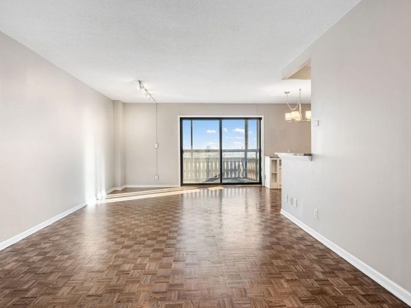 410 Groveland Avenue, Unit 1605, Minneapolis, MN 55403