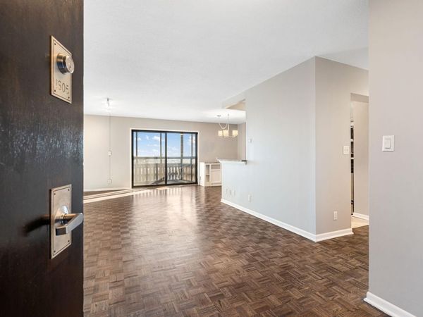 410 Groveland Avenue, Unit 1605, Minneapolis, MN 55403