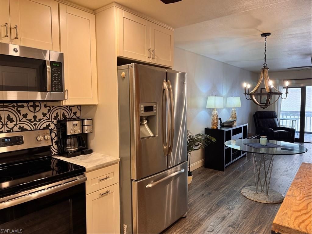 2121 Collier Ave, Unit 220, Fort Myers, FL 33901 Photo