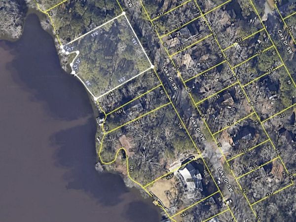 8800 Lake Drive, Snellville, GA 30039