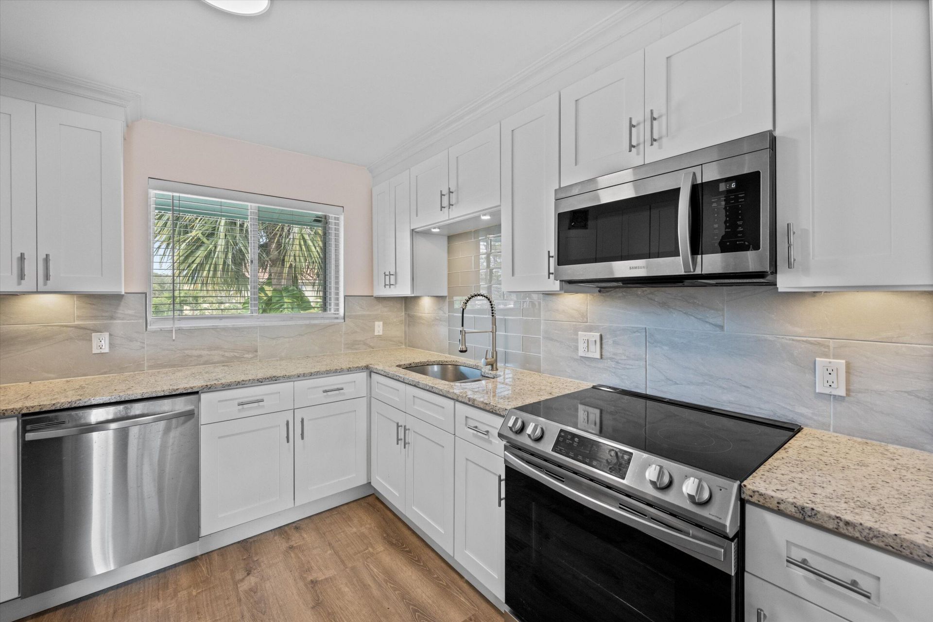 421 S Lakeside Drive, Unit 10, Lake Worth Beach, FL 33460 Photo