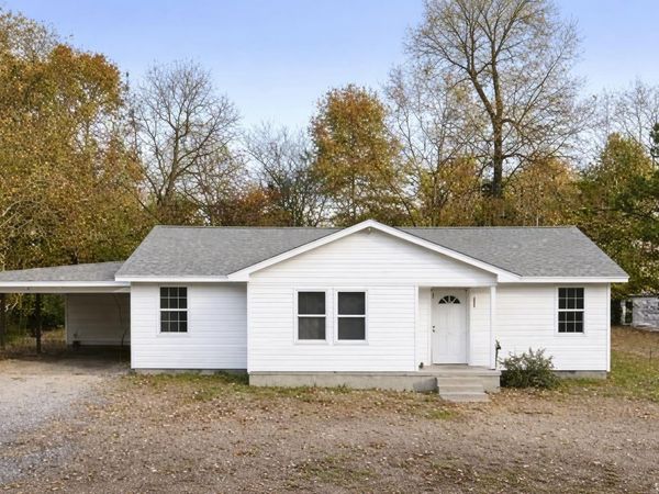1075 W Clay, Piggott, AR 72454
