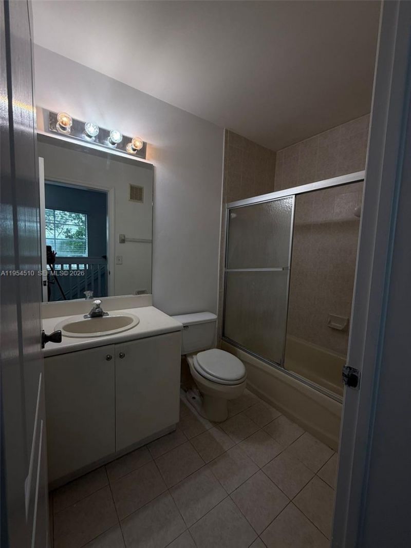17640 NW 73rd Ave, Unit 200-19, Hialeah, FL 33015 Photo
