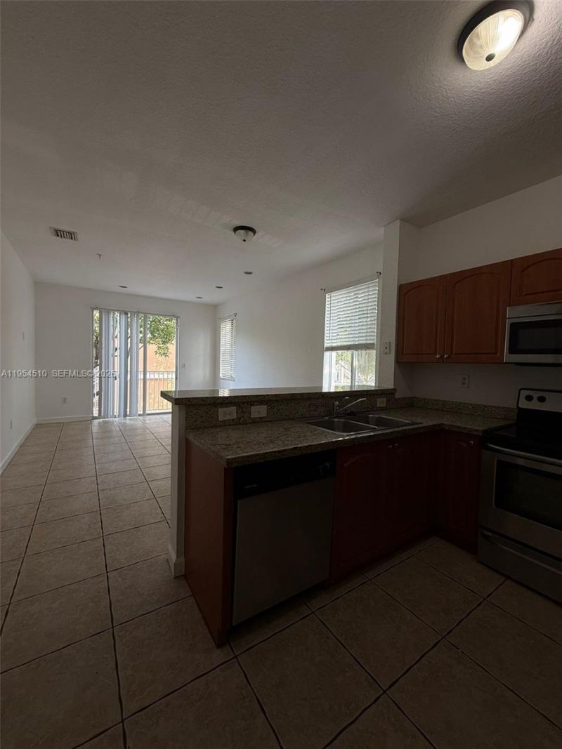 17640 NW 73rd Ave, Unit 200-19, Hialeah, FL 33015 Photo
