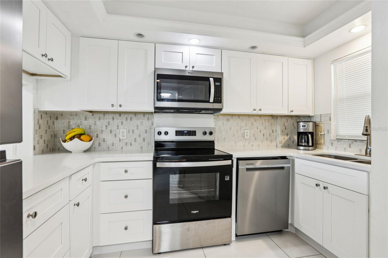 1100 N Shore Drive Ne, Unit 304, Saint Petersburg, FL 33701 Photo