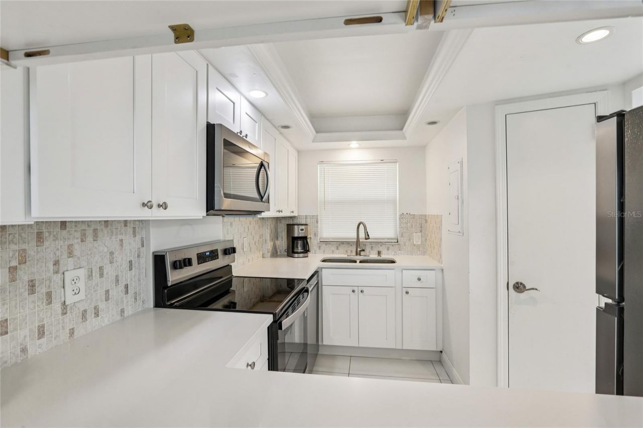 1100 N Shore Drive Ne, Unit 304, Saint Petersburg, FL 33701 Photo