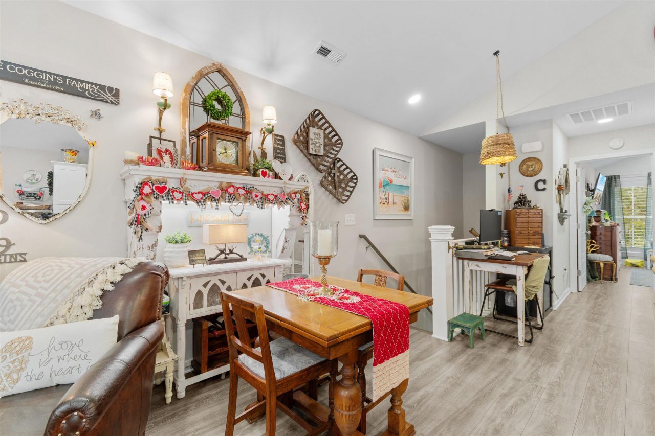 220 Kings Crossing Loop Photo 10