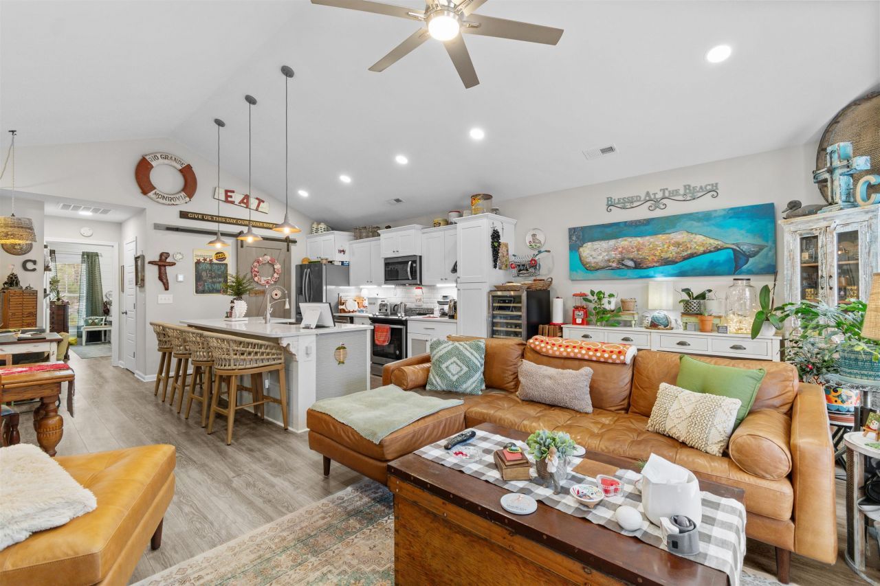 220 Kings Crossing Loop Photo 12