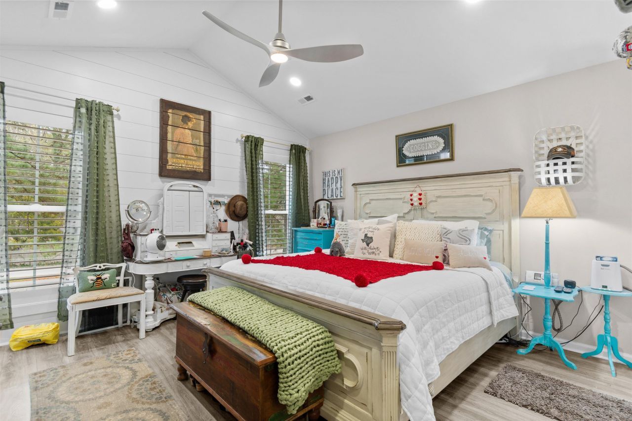 220 Kings Crossing Loop Photo 15