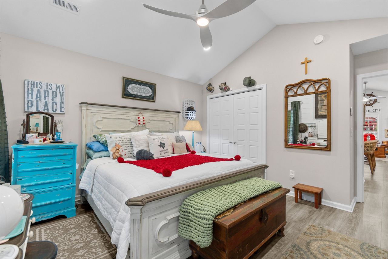 220 Kings Crossing Loop Photo 16