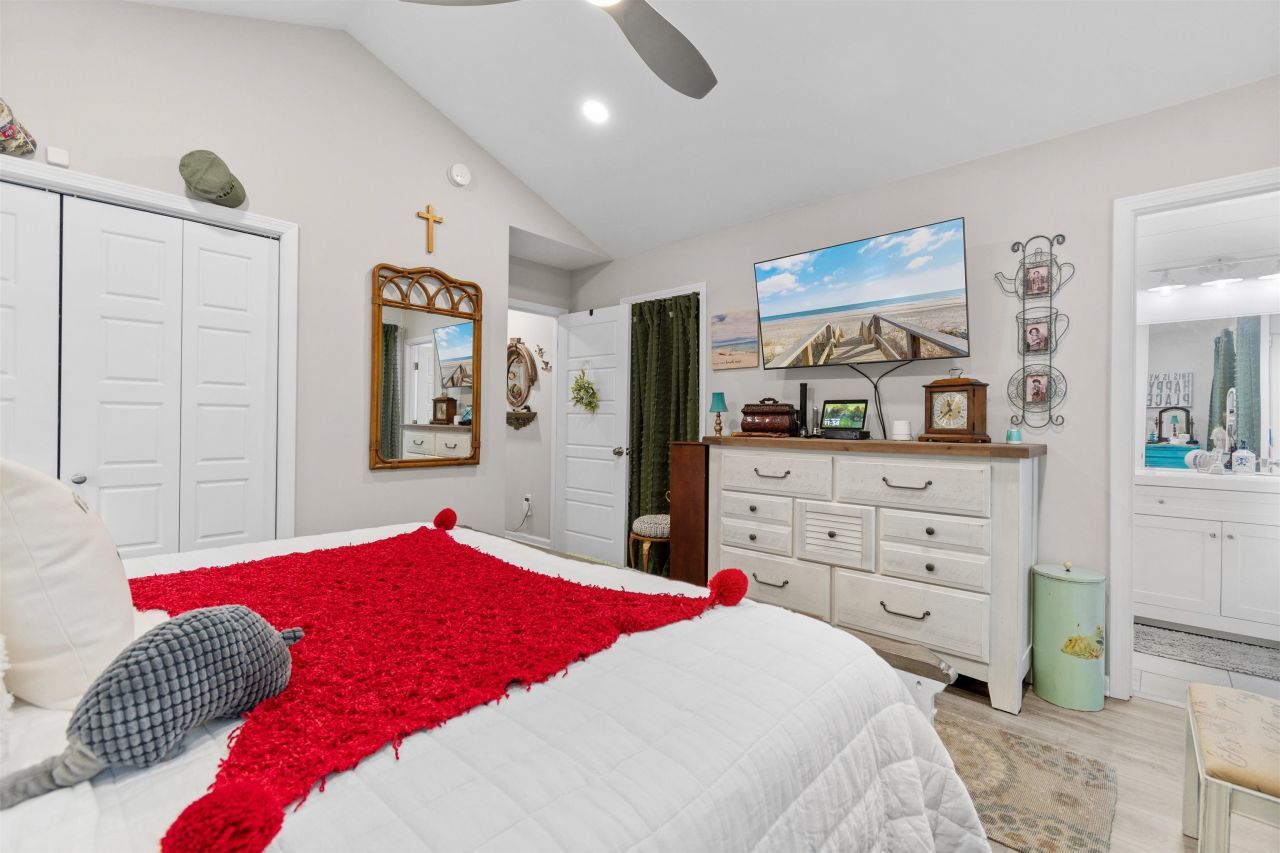 220 Kings Crossing Loop Photo 17