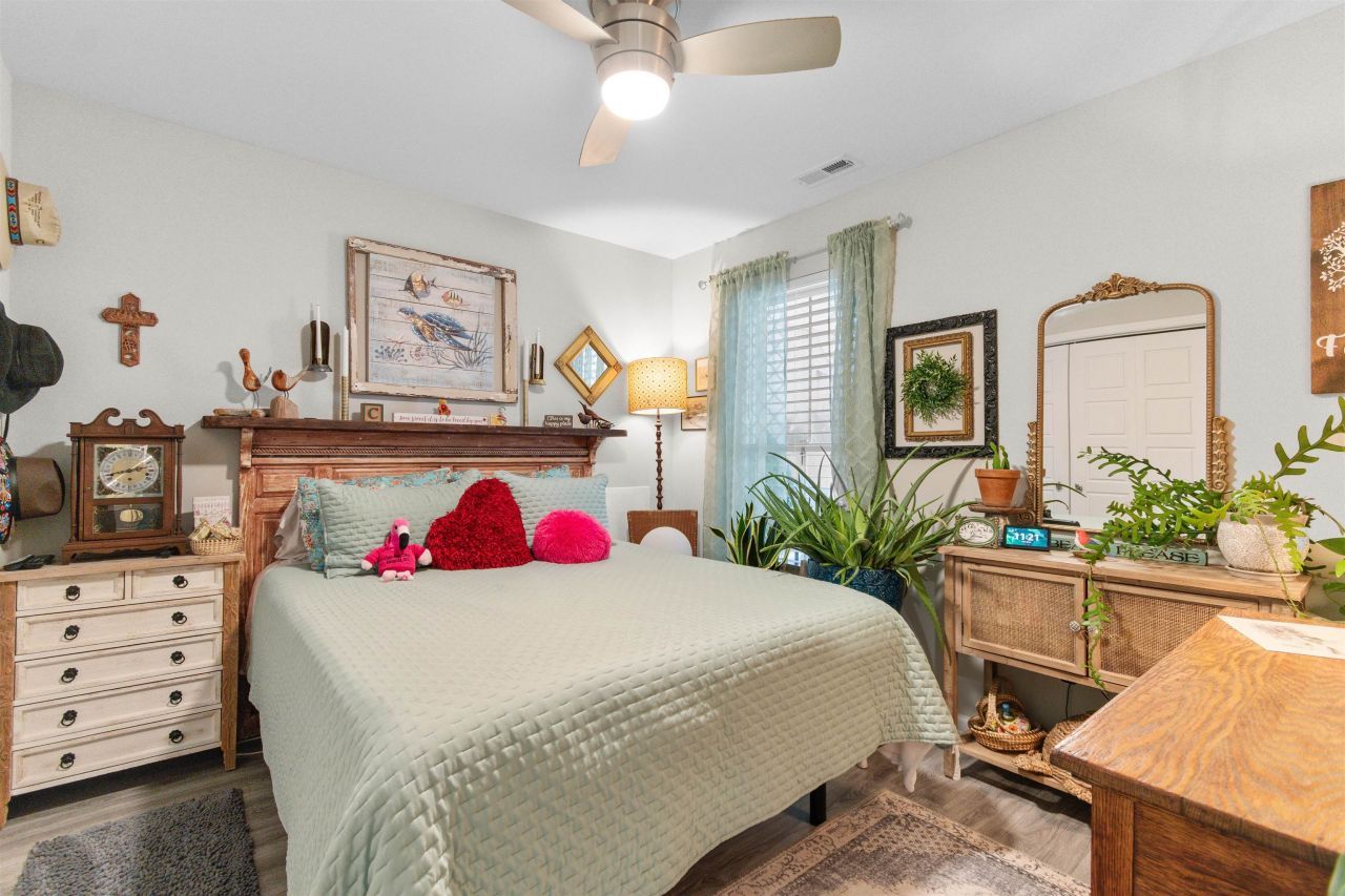 220 Kings Crossing Loop Photo 19