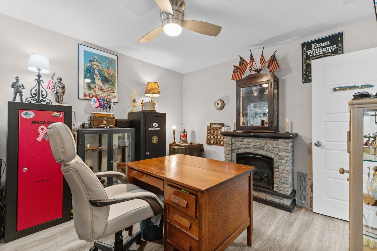 220 Kings Crossing Loop Photo 23