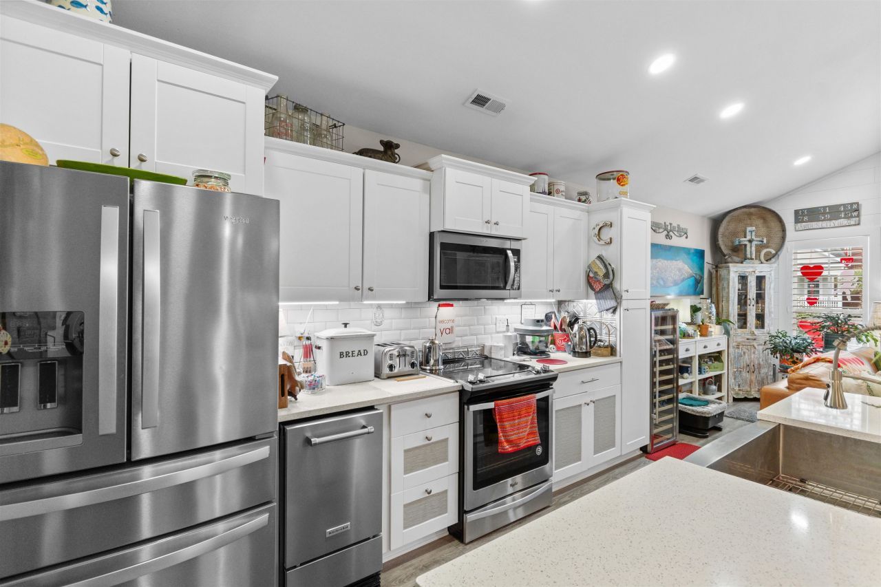 220 Kings Crossing Loop Photo 6