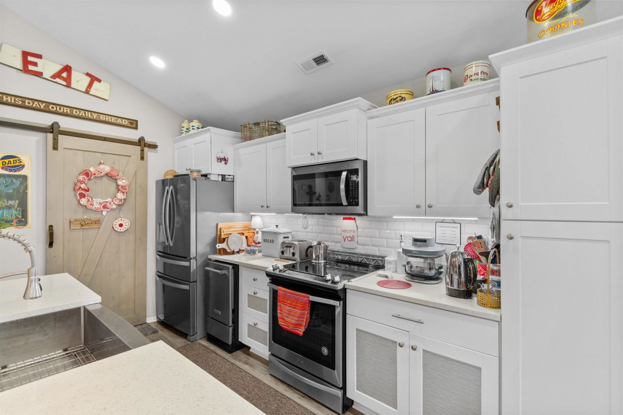 220 Kings Crossing Loop Photo 8