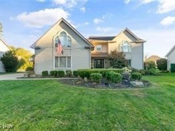 2319 Hunters Ridge, Boardman, OH 44512