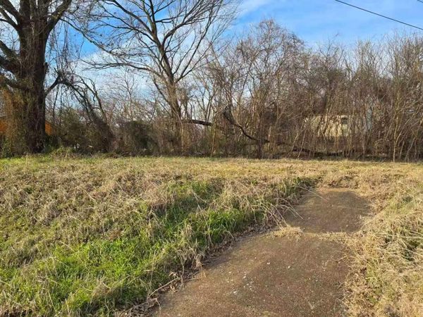 200 W DAVANT AVE, Memphis, TN 38109