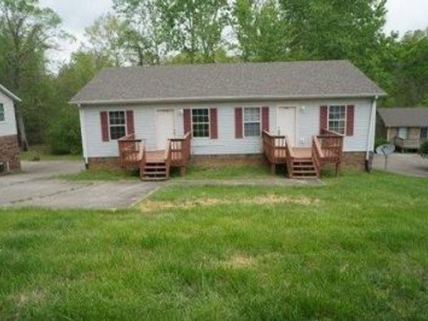 711 Peachers Dr, Clarksville, TN 37042