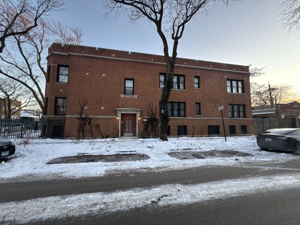 2437 W North Shore Avenue, Unit 2, Chicago, IL 60645