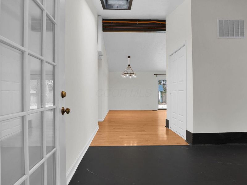 343 Flint Ridge Drive, Columbus, OH 43230 Photo 5